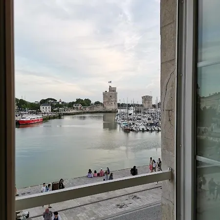 La Blanche Vue Sur Les Tours La Rochelle